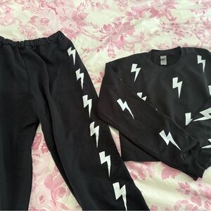 Starfit Black Sweat Set with Lightning Bolt Design